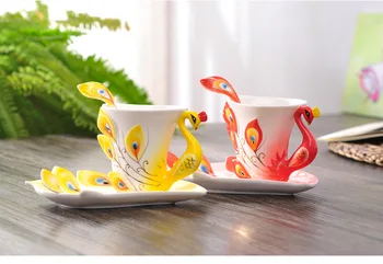 Kreatívne 1 Ks Páva Šálku Kávy,Keramické Hrnčeky Kosti Čína 3D Farby Skloviny Porcelánová Šálka s Tanier a Lyžicu Kávy, Čajové Súpravy