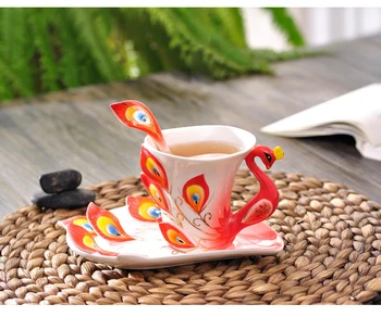 Kreatívne 1 Ks Páva Šálku Kávy,Keramické Hrnčeky Kosti Čína 3D Farby Skloviny Porcelánová Šálka s Tanier a Lyžicu Kávy, Čajové Súpravy