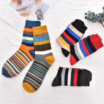 Farebný Prúžok Mužov Bavlna Bežné Posádky Ponožky 5 Párov Kvalitných Šaty Značky Dizajnér Darčekové Balenie Veľa Cool Čierna Šťastný Sox Harajuku