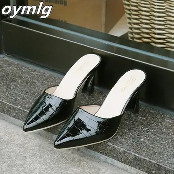2020 lakovanej kože slovo sandále žena lete kórejská verzia wild poukázal podkovy päty silné päty papuče ženy, vysoké podpätky